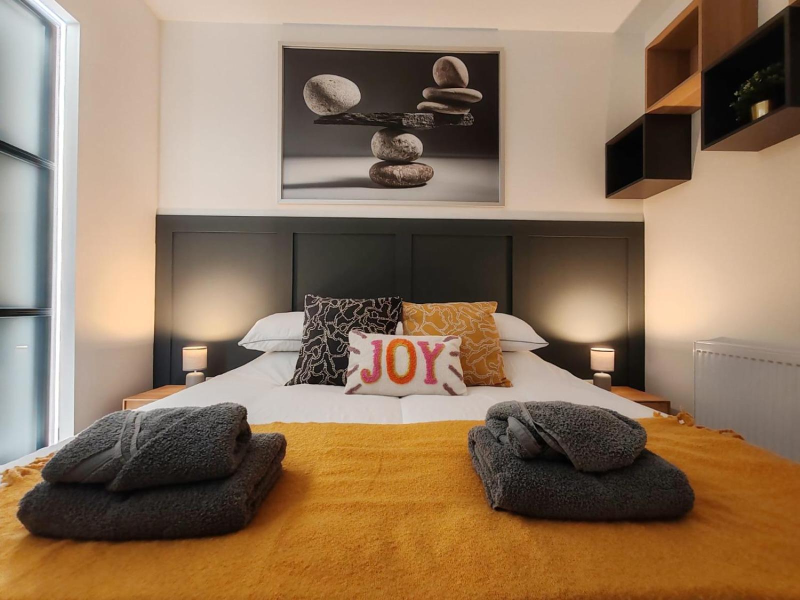 בורנמות' Brand New Apt - Beach Breeze Spacious 1-Bedroom Apartment With Parking - Sleeps 4 Ppl- Internet מראה חיצוני תמונה