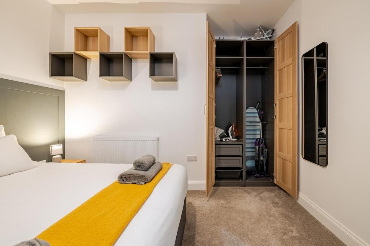 בורנמות' Brand New Apt - Beach Breeze Spacious 1-Bedroom Apartment With Parking - Sleeps 4 Ppl- Internet מראה חיצוני תמונה