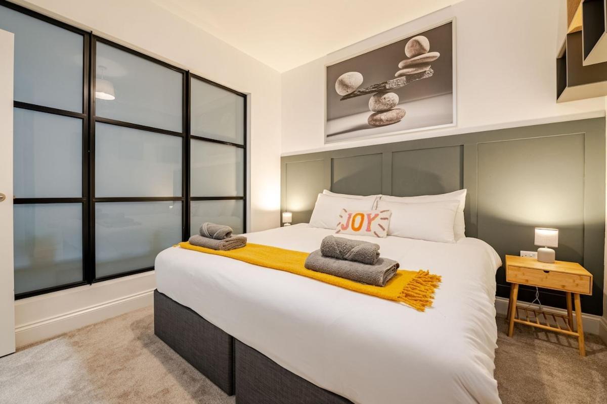 בורנמות' Brand New Apt - Beach Breeze Spacious 1-Bedroom Apartment With Parking - Sleeps 4 Ppl- Internet מראה חיצוני תמונה