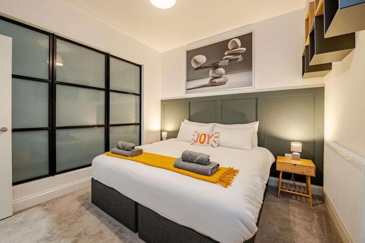 בורנמות' Brand New Apt - Beach Breeze Spacious 1-Bedroom Apartment With Parking - Sleeps 4 Ppl- Internet מראה חיצוני תמונה